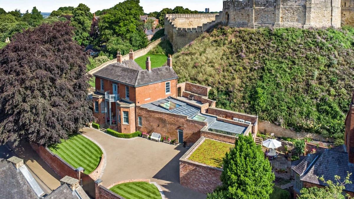 Castle Moat House - Savills