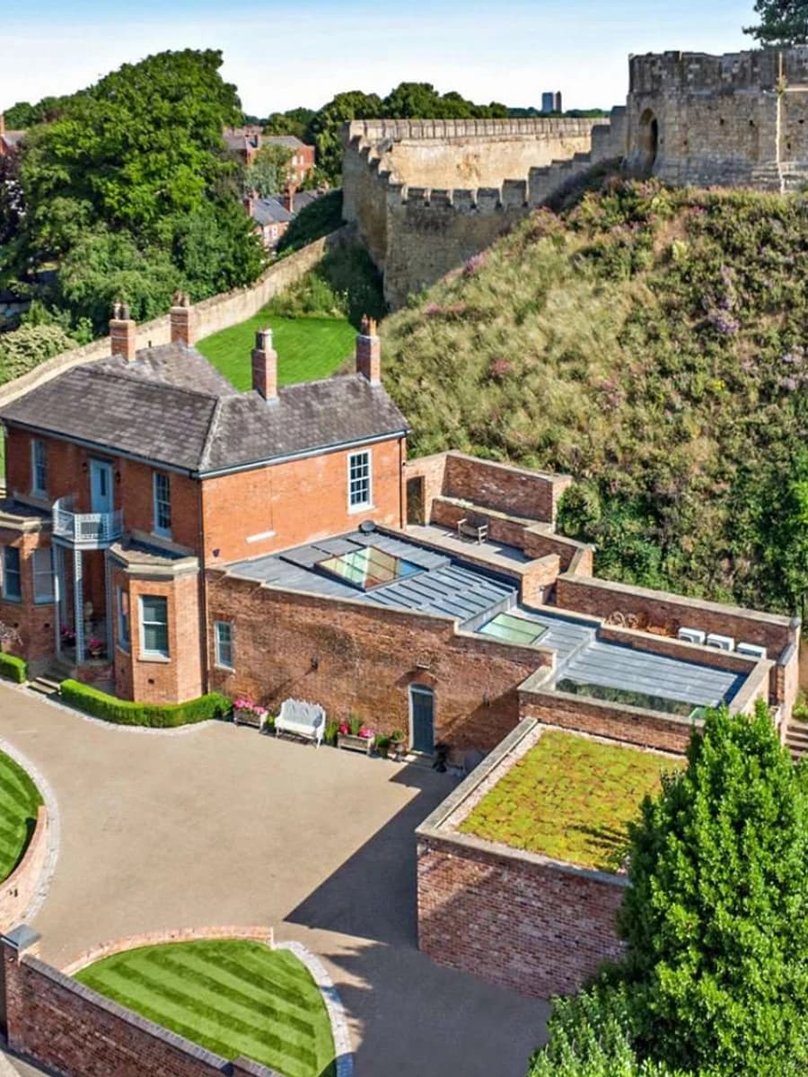 Castle Moat House - Savills